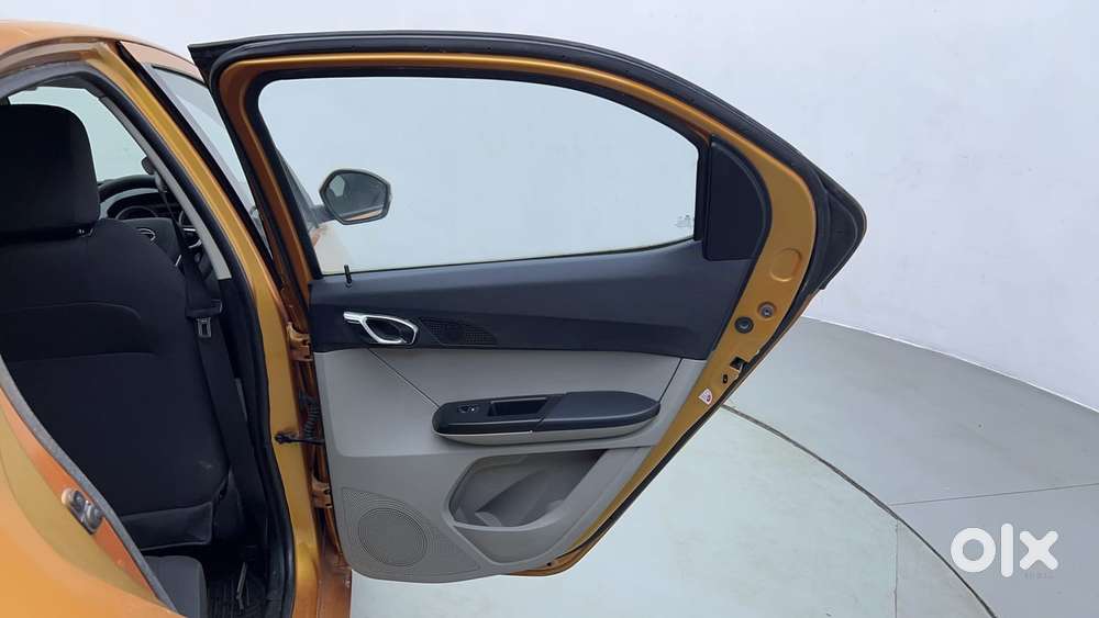 Tata Tiago Xza, 2017, Petrol