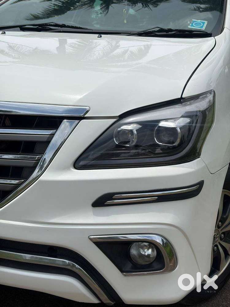 Toyota Innova 2.5 Vx 8 Seater Bs Iv, 2015, Diesel