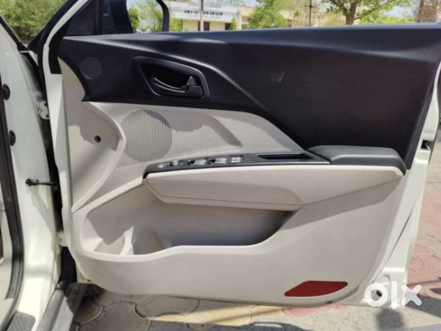 Mahindra Xuv300 W6, 2019, Petrol