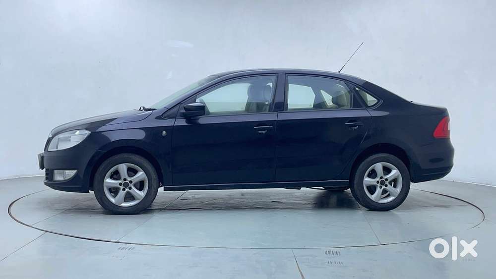 Skoda Rapid 1.6 Mpi Ambition, 2015, Petrol
