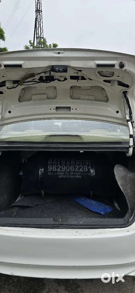 Honda City V At 2014 Well Maintain Car With Sunroof Top Model