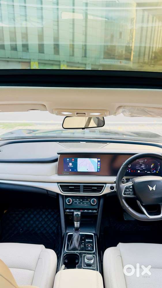 Mahindra Xuv700 2.2 Ax 7 Diesel At Luxury Pack Str Awd, 2022, Diesel