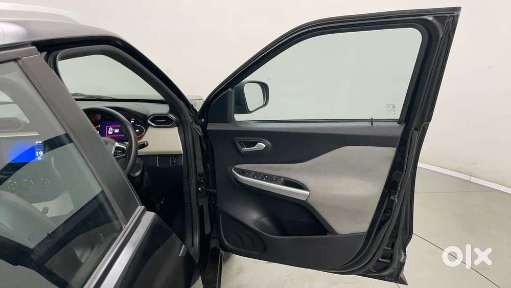 Nissan Magnite 1.0 Xv, 2021, Petrol