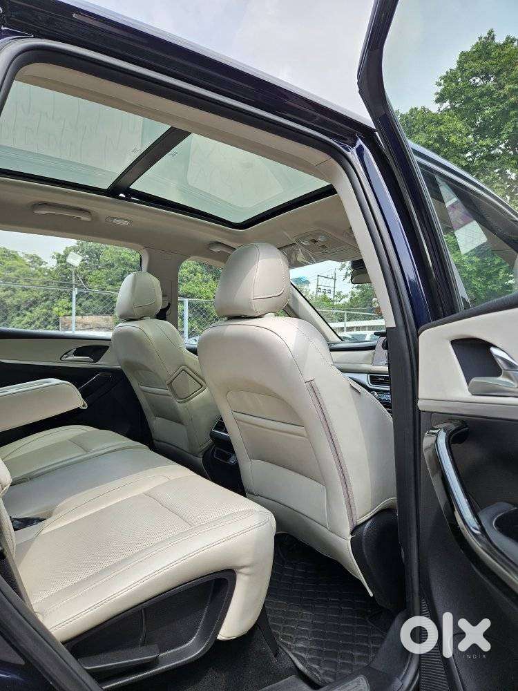 Mahindra Xuv700 2.0 Ax 7 Petrol At Luxury Pack Str, 2023, Petrol