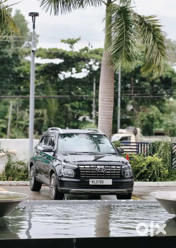 Hyundai Venue 2024 Petrol Well Maintained
