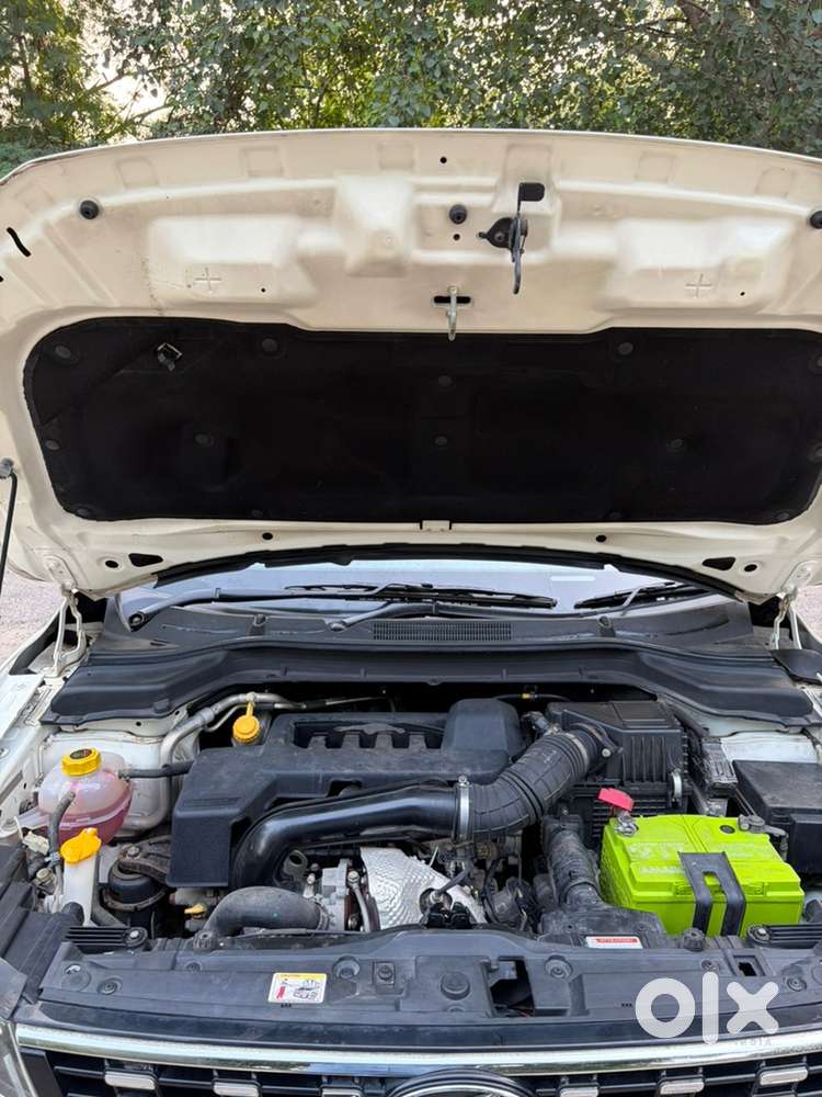 Mahindra Xuv300 Diesel 2021 W6 (o) Sunroof Automatic 24900 Km