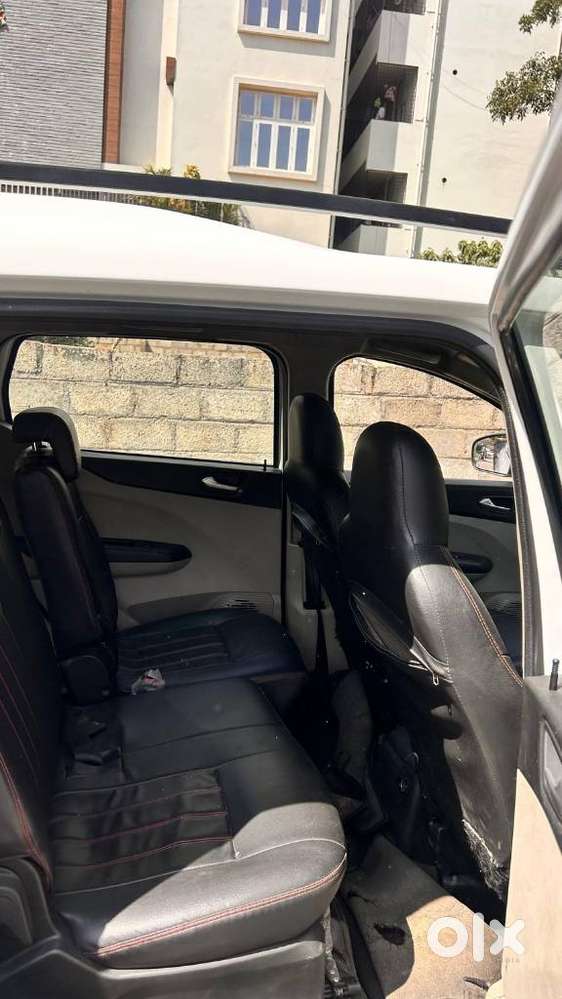 Renault Triber Rxz, 2023, Petrol