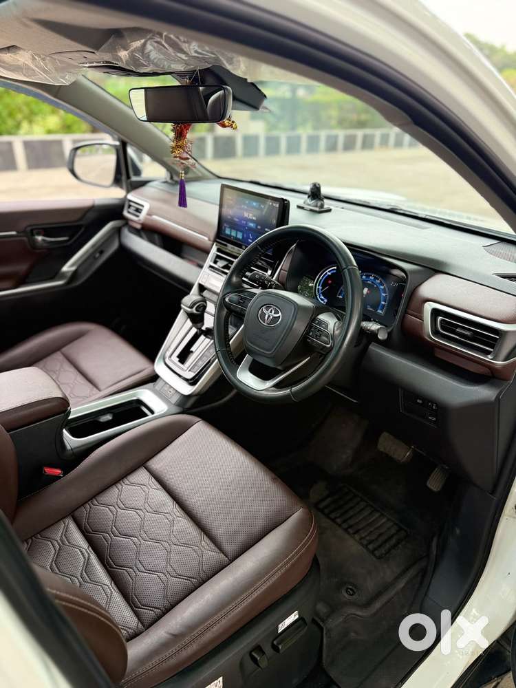 Toyota Innova Hycross 2.0 Zx (o) Hybrid 7 Str, 2024, Petrol
