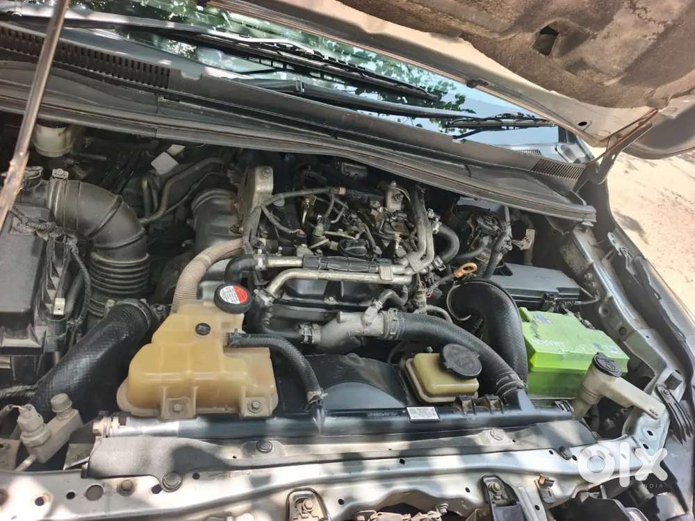 Innova Crysta 2.4 G ( 8 Seater ) Bs4