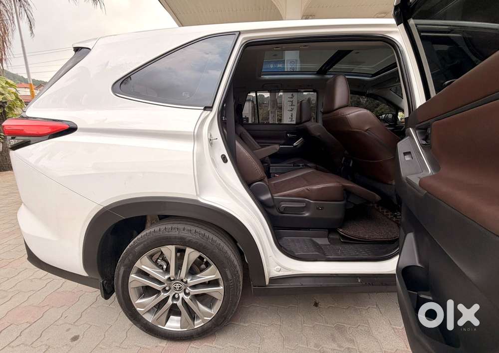 Toyota Innova Hycross 2.0 Zx Hybrid 7 Str, 2023, Petrol