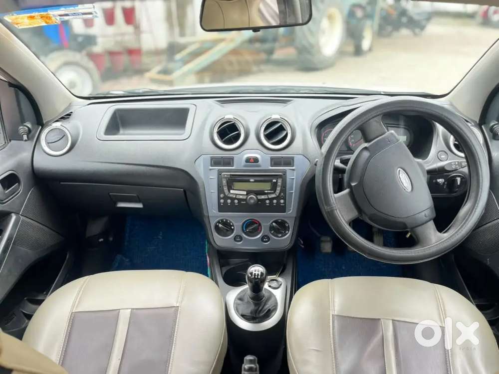 Ford Figo Petrol 2015