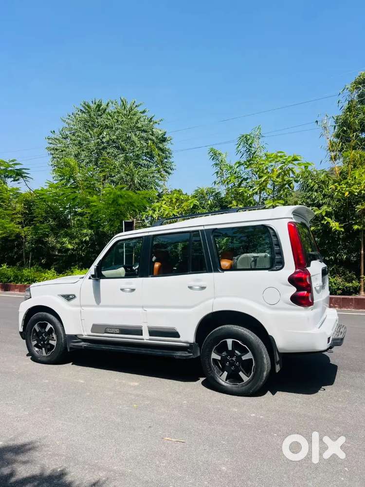 Mahindra Scorpio Classic  S11 2024