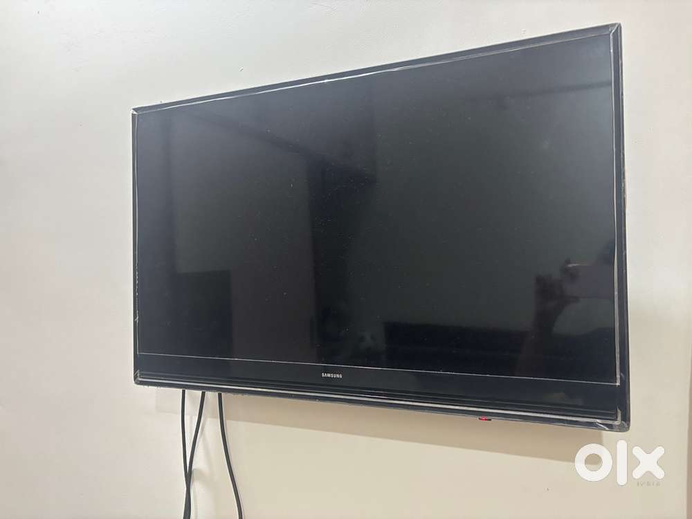 Samsung 32 inches 1080p rare LED TV