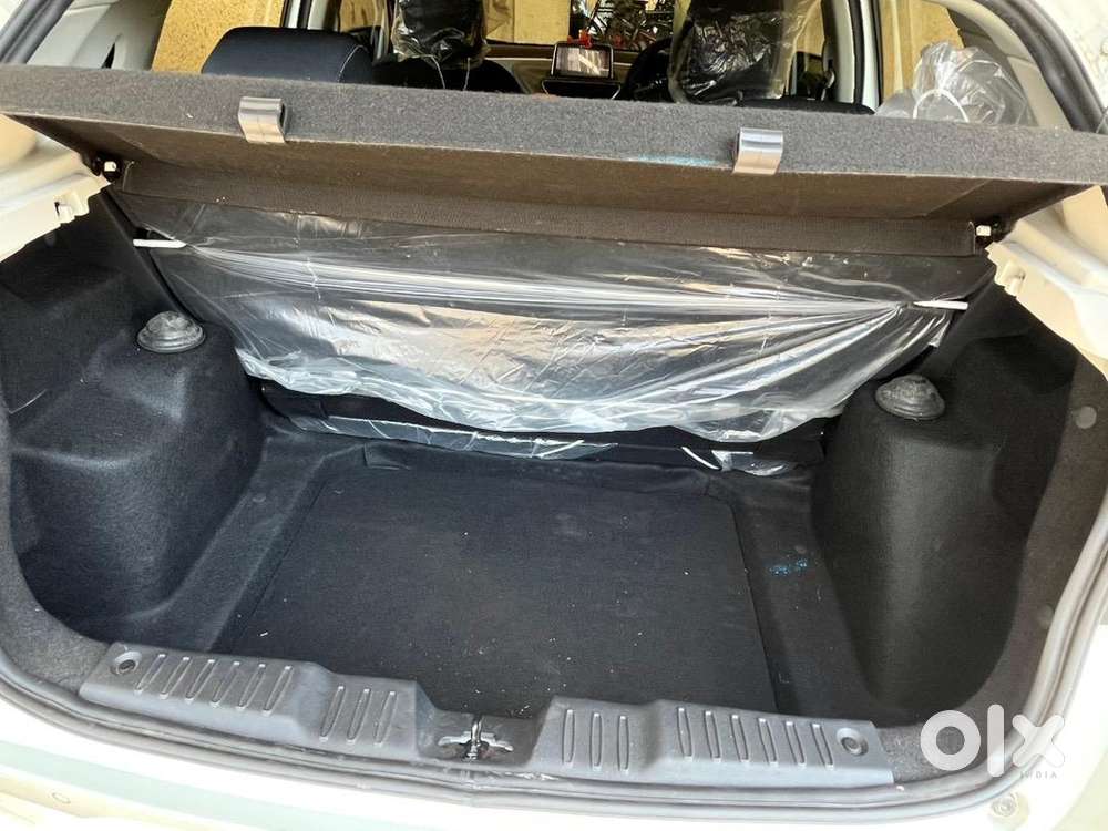 2024 Tata Altroz Dca(automatic) Top Model With Sunroof  5400 Km Only