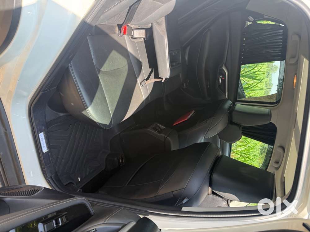 Mildhybrid Top Model With Panaromic Sunroof , Automatic Gear Transmis