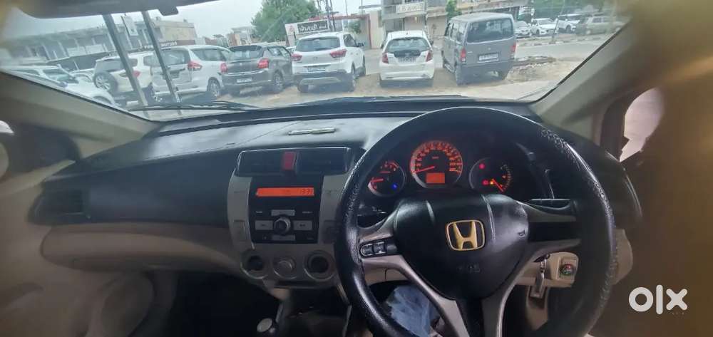Honda City 1.5 V 2011