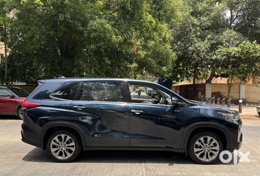 Toyota Innova Hycross 2.0 Zx (o) Hybrid 7 Str, 2025, Petrol