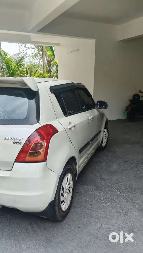 Maruti Suzuki Swift 2009 Diesel 132000 Km Driven