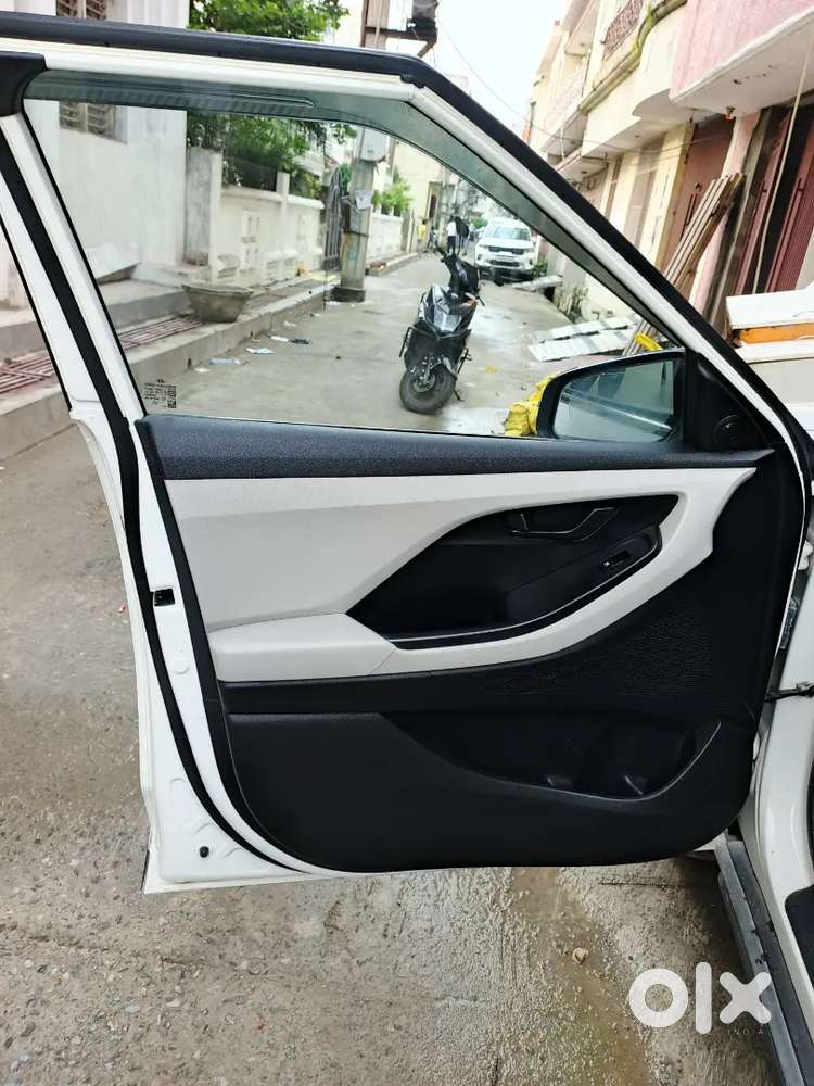 Vip 0030 Creta White  1st Owner  29k Km  Base To Top  17 Alloys