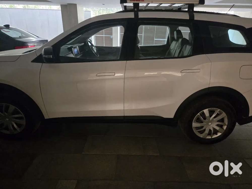 Reg 2025 Only 2,500 Kms Mahindra Xuv700mx Base M Diesel 7 Seater