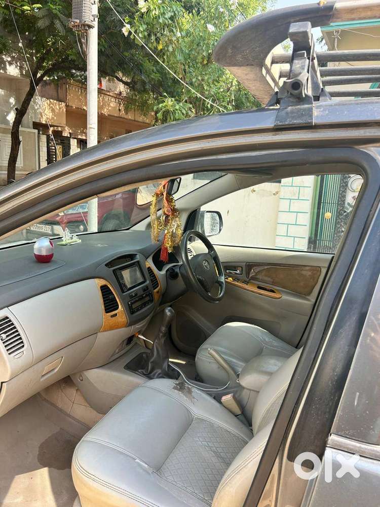 Toyota Innova 2.5v 2010 Model Resale