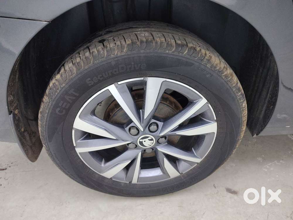 Skoda Slavia Style 1.0l Tsi Mt, 2023, Petrol