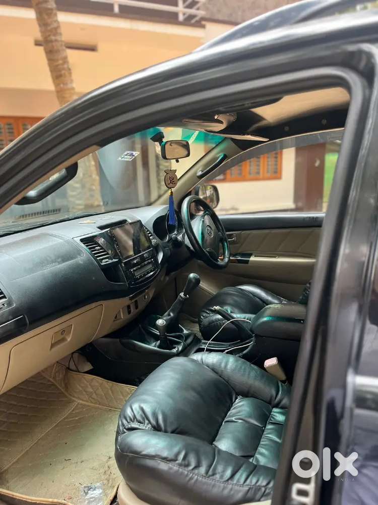 Toyota Fortuner 2011 Diesel 165 Km Driven