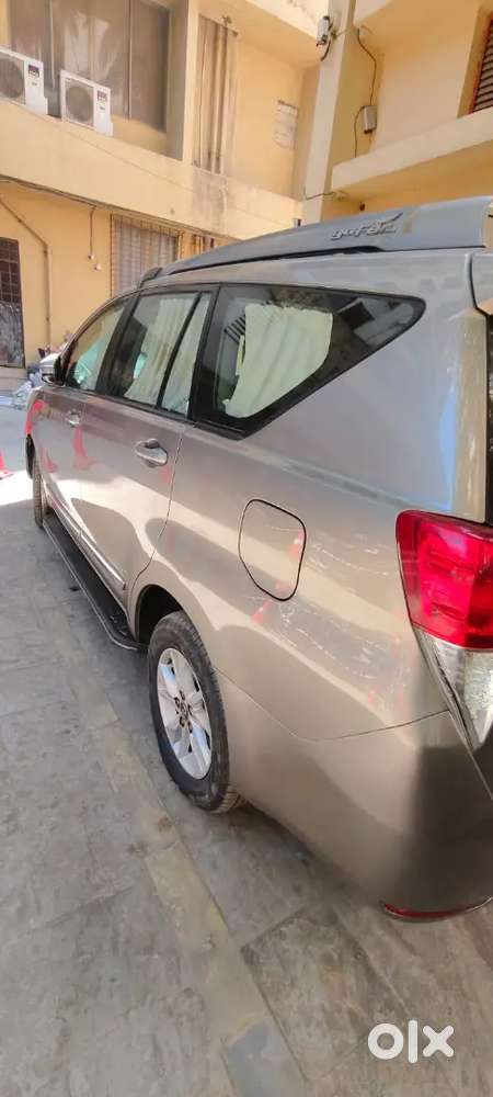 Innova Crysta 2.4 G Manual Diesel