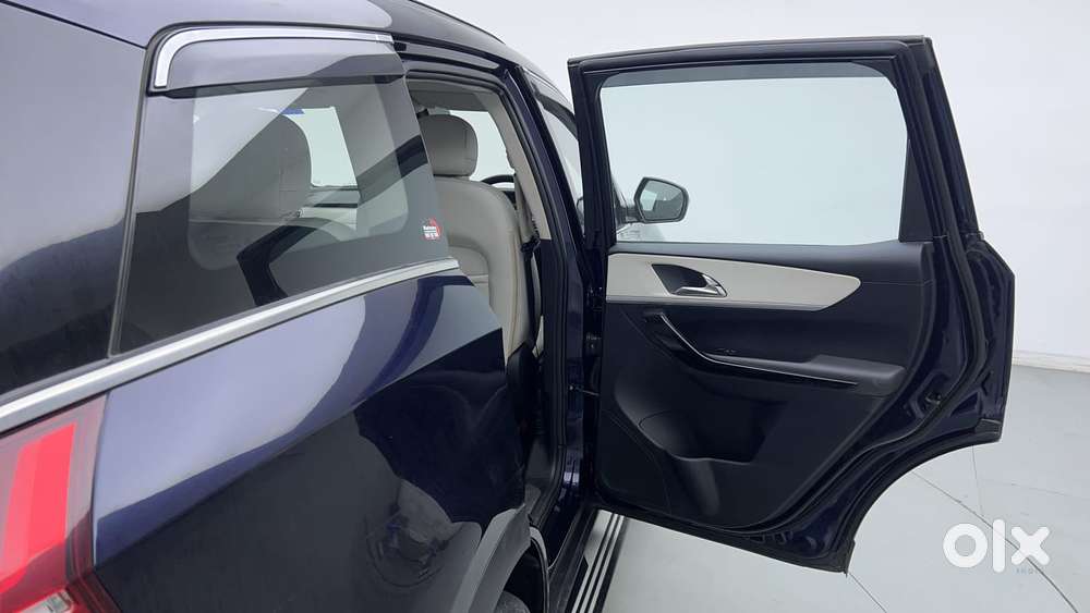 Mahindra Xuv700 2.0 Ax 7 Petrol At Str, 2022, Petrol