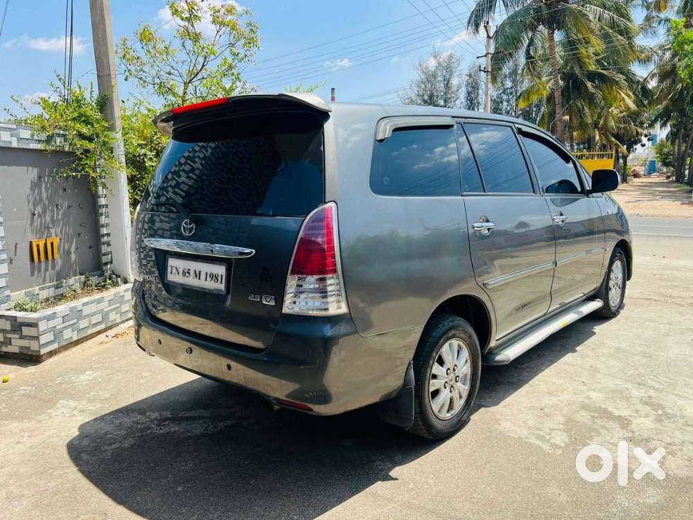 Toyota Innova 2004-2011 2.5 V Diesel 8-seater, 2011, Diesel