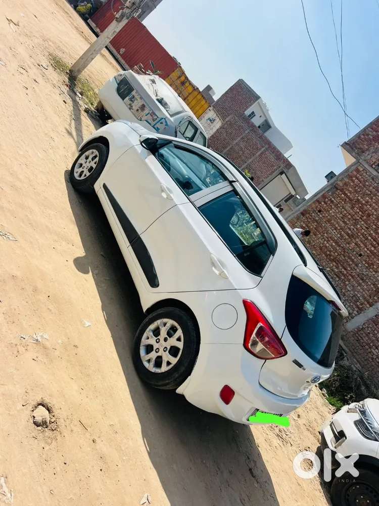 Hyundai Grand I10 Sportz      Modal 2015/16 Diesel 83000 Km Driven