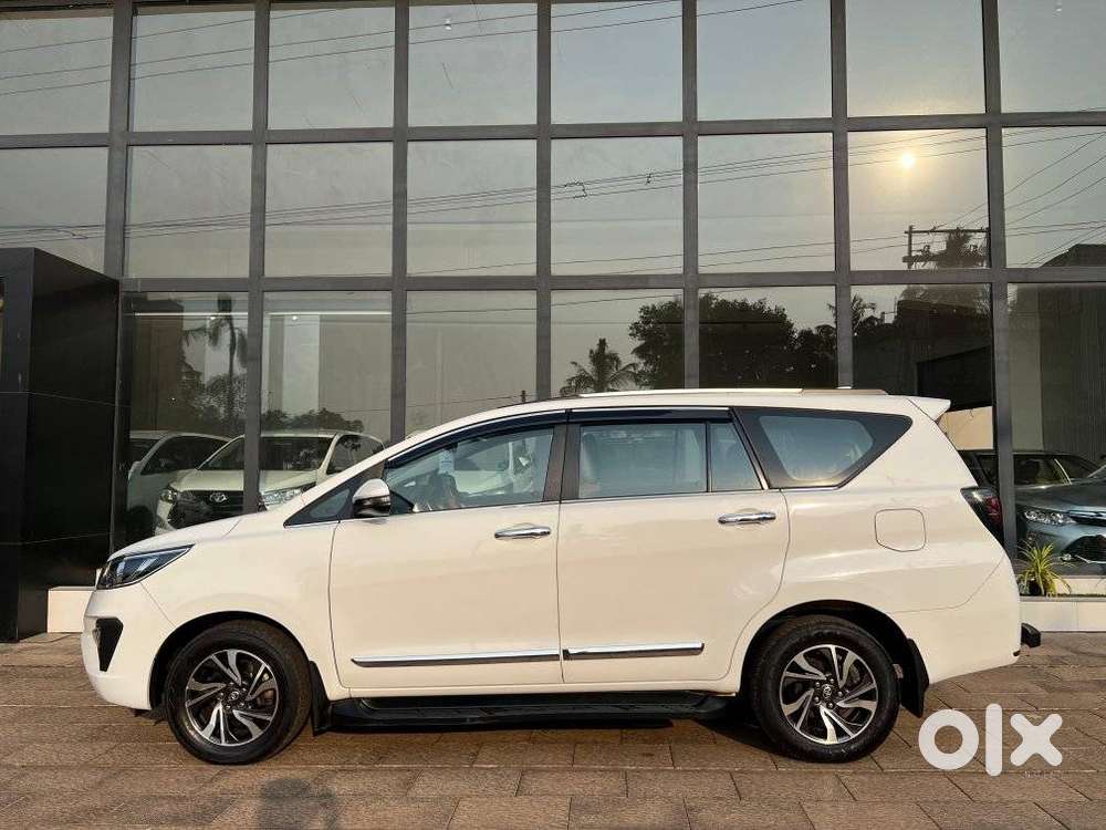 Toyota Innova Crysta 2.4 G Mt 8s, 2022, Diesel