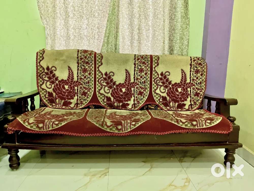 Premium Wooden Sofa Set 3+2 Seater, Heavy & Strong Wooden Good conditi
