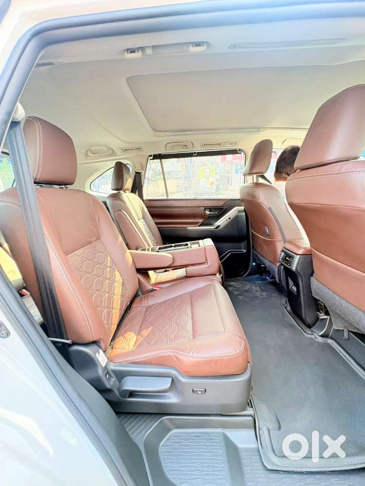 Toyota Innova Hycross 2.0 Zx (o) Hybrid 7 Str, 2025, Petrol