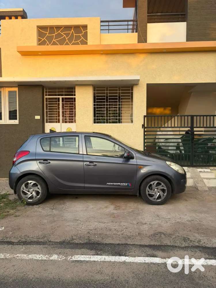 Hyundai I20 Asta Petrol 2010