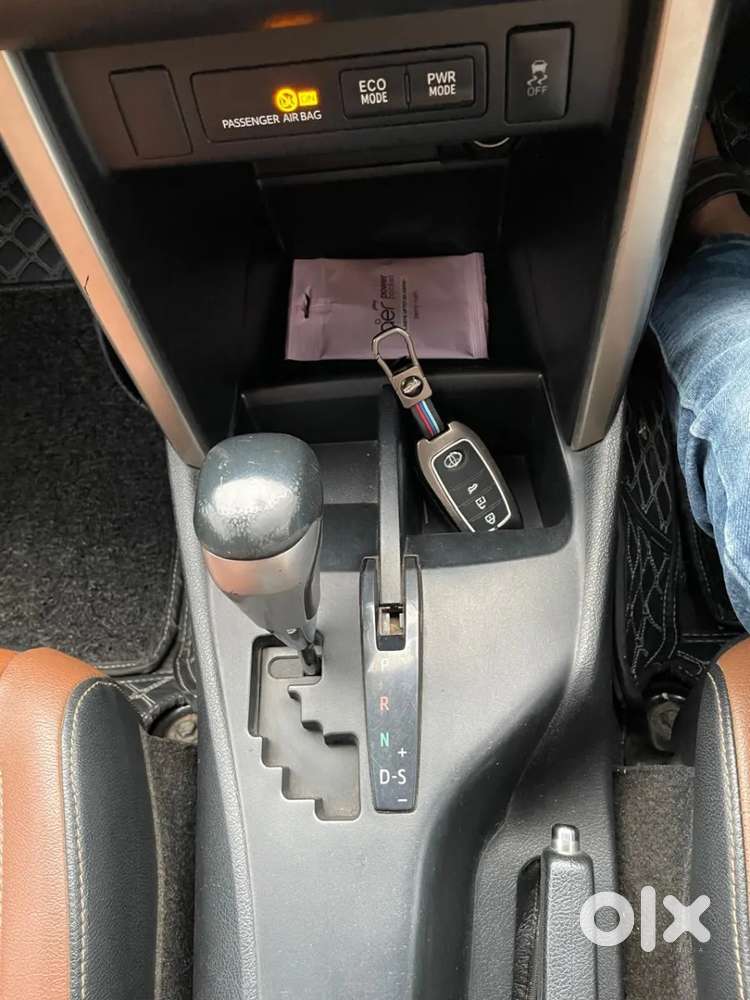 Toyota Innova Crysta 2.8 Zx At 7 Seater, 2016, Diesel