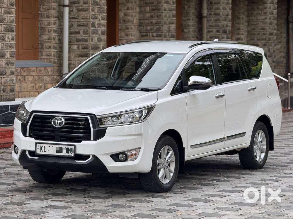 Toyota Innova Crysta 2.4 G Mt 8s, 2023, Diesel