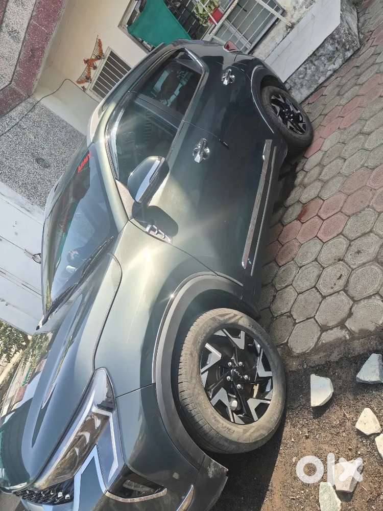Kia Sonet Best Luxurious Clutless With Sunroof, Specious Car Available