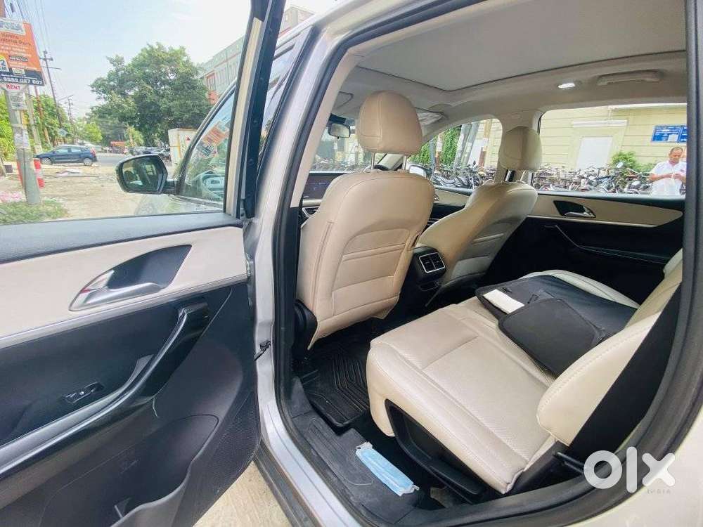 Mahindra Xuv700 2.0 Ax 7 Petrol At Str, 2023, Petrol