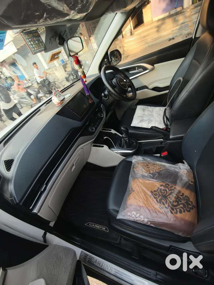 Kia Carens Premium Petrol 2023