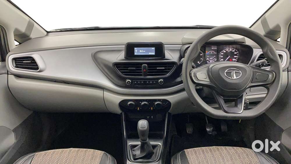 Tata Altroz 1.2 Xe, 2020, Petrol