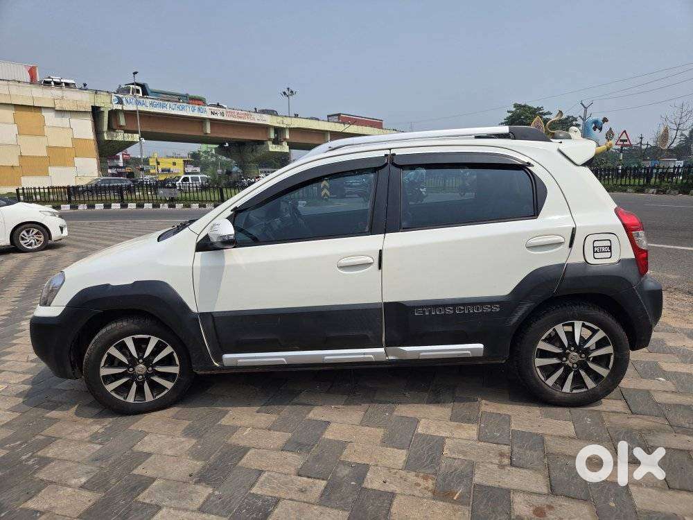 Toyota Etios Cross 1.5l V, 2016, Petrol