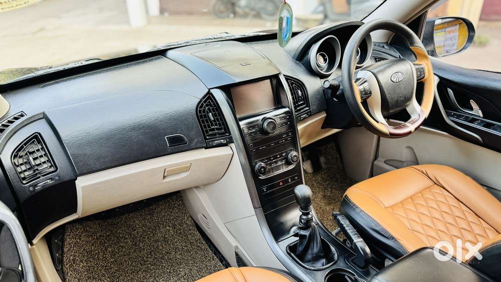 Mahindra Xuv500 W8, 2016