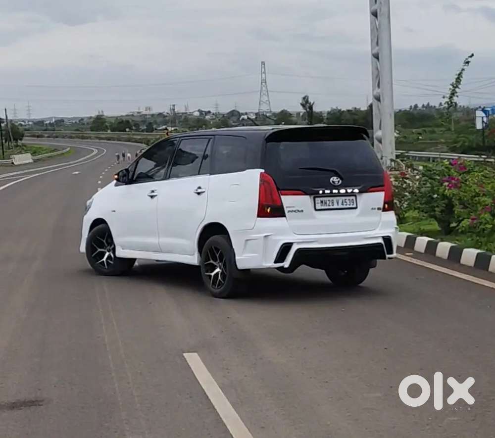 Toyota Innova 2.5 G 2012 .9m