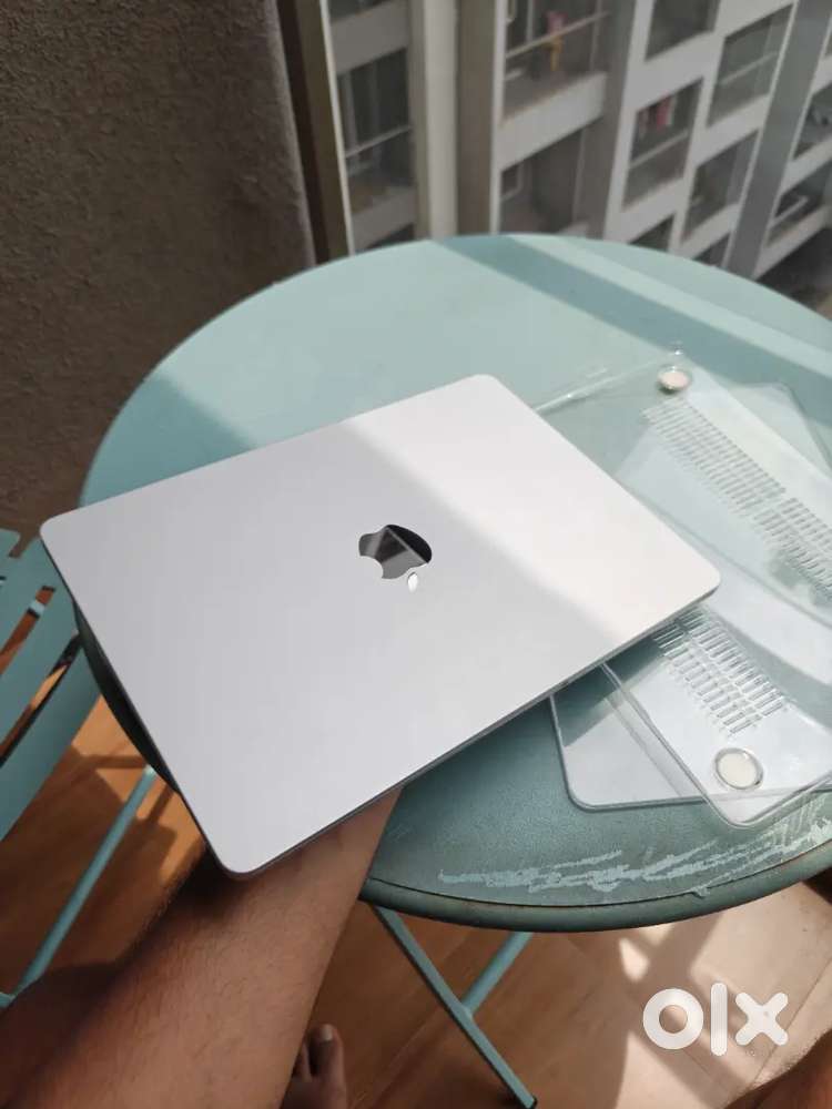 New Condition Macbook M3, 16GB RAM, 512 GB Storage, 0 Scratch