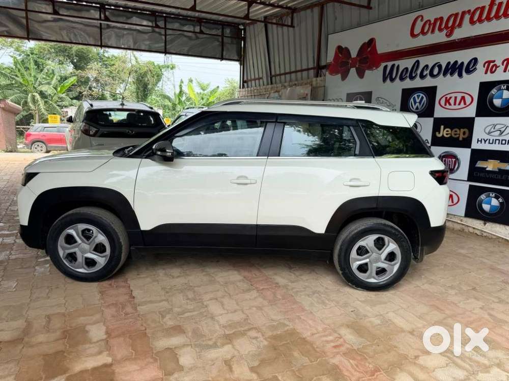 Maruti Suzuki Brezza 1.5 Vxi Smart Hybrid, 2023, Petrol