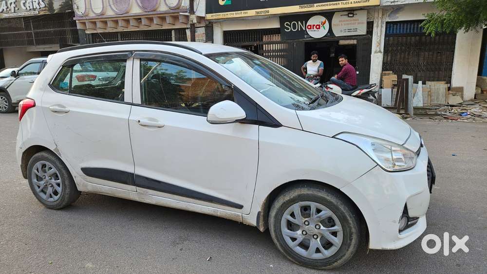 Hyundai Grand I10 Asta 1.1 Crdi (o), 2017, Petrol