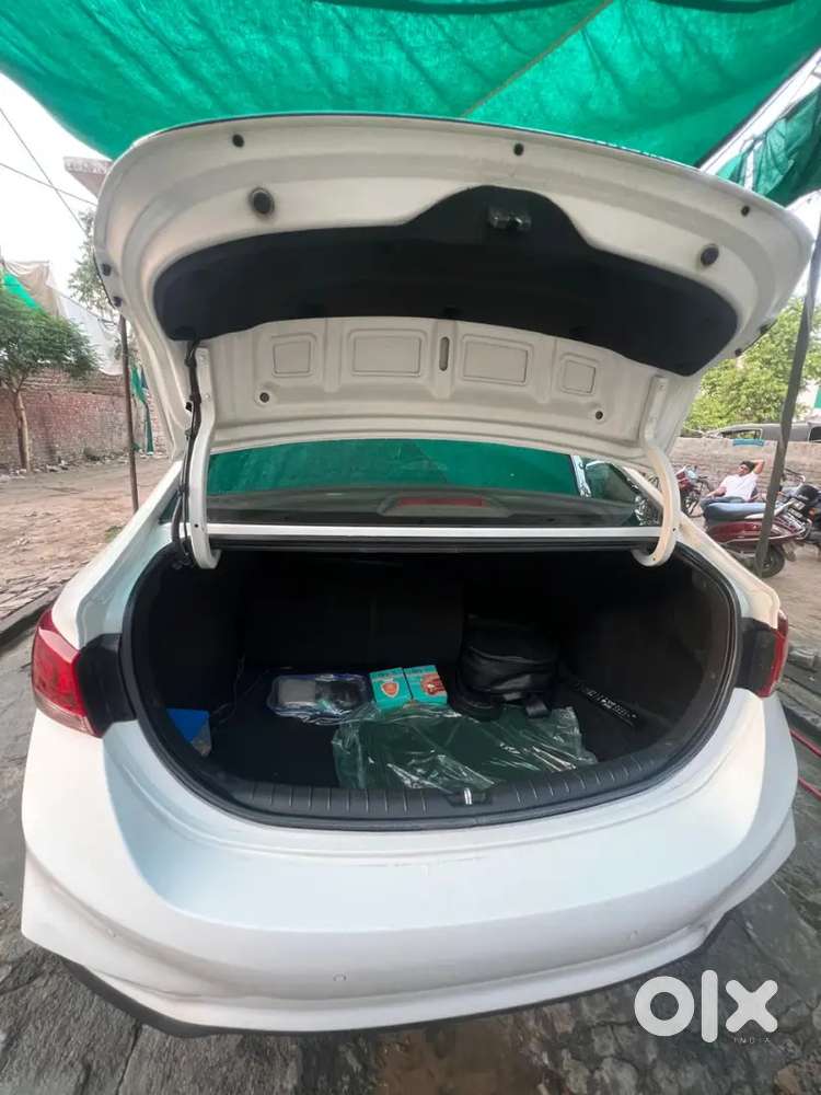 Verna Top Model With Sunroof