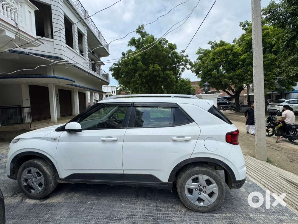 Hyundai Venue 2020 Petrol Well Maintained