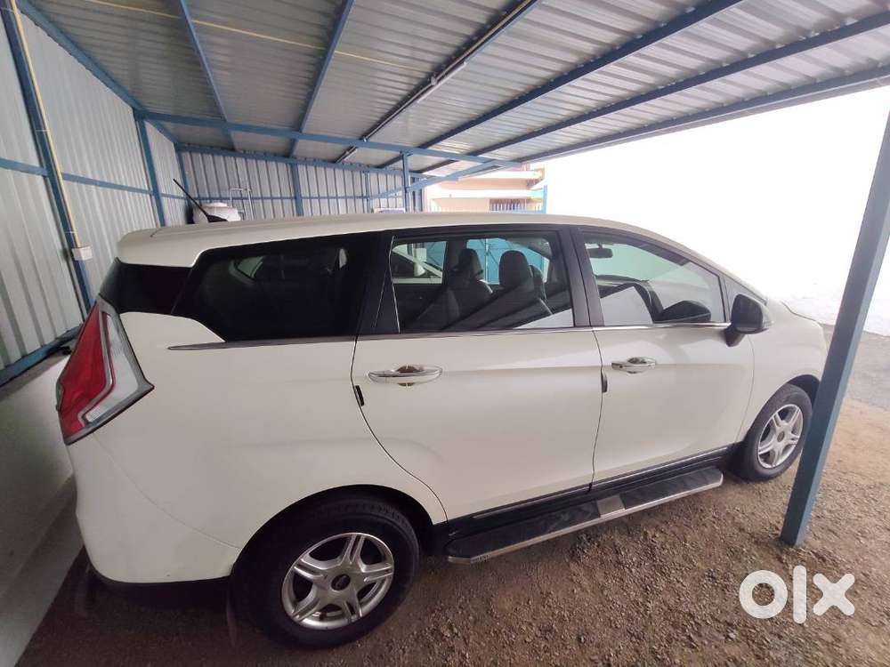 Mahindra Marazzo M6 2019 (pearl White)